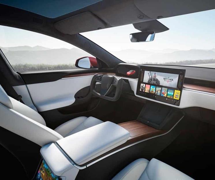 Mueren tras accidente de un Tesla en piloto automático