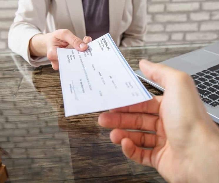 Cheques casi sufren extinción en pandemia Cheques casi sufren extinción en pandemia