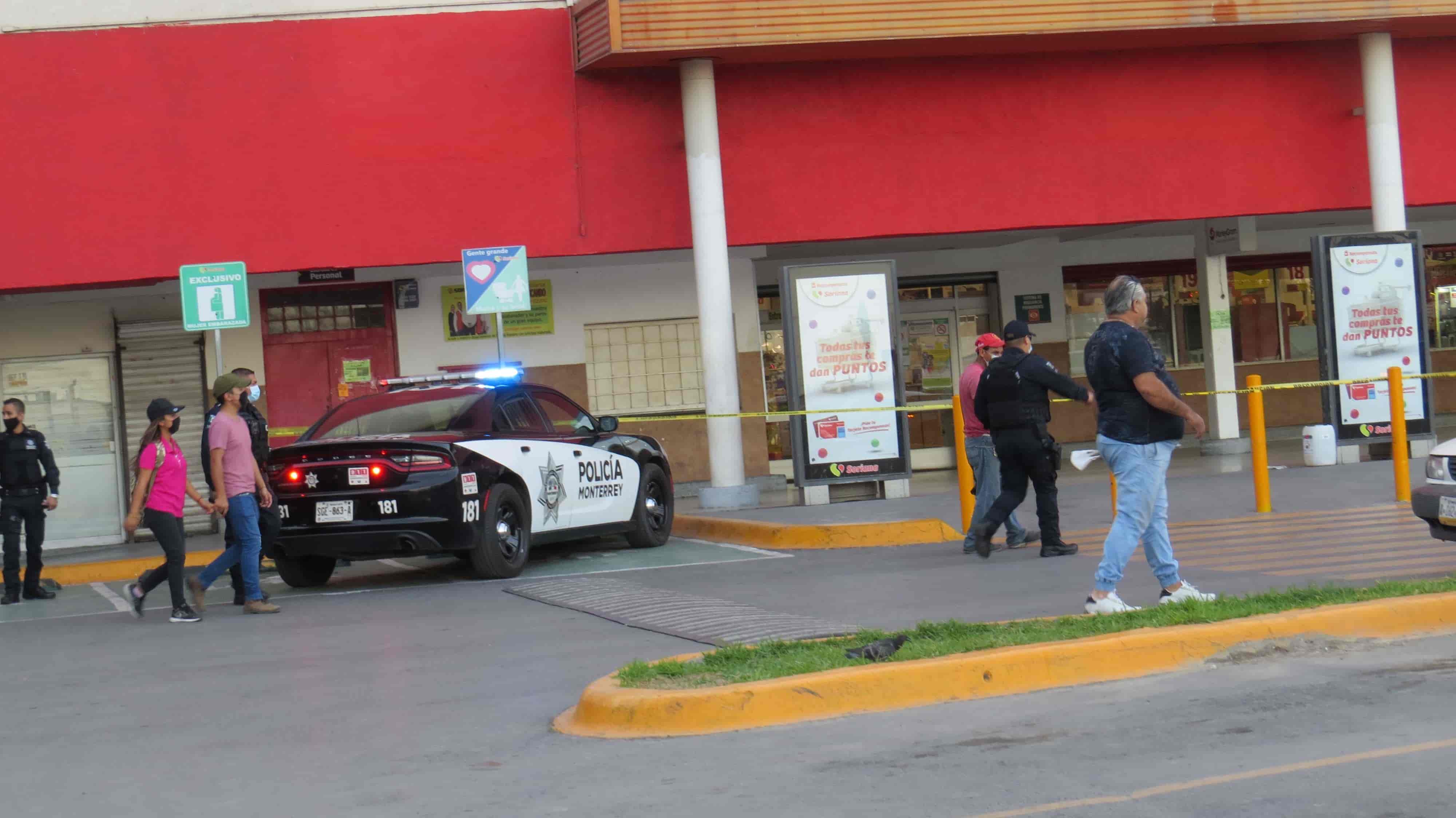 El hombre que fue atacado a balazos en la puerta de acceso al metro, murió en el hospital