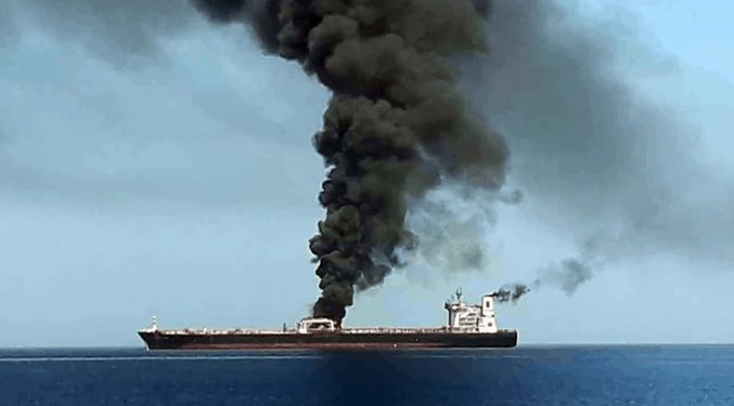 Atacan con un dron barco petrolero iraní