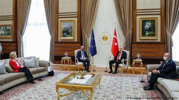 Turquía niega que desairó a presidenta de CE