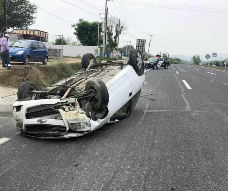Deja volcadura un herido en Allende