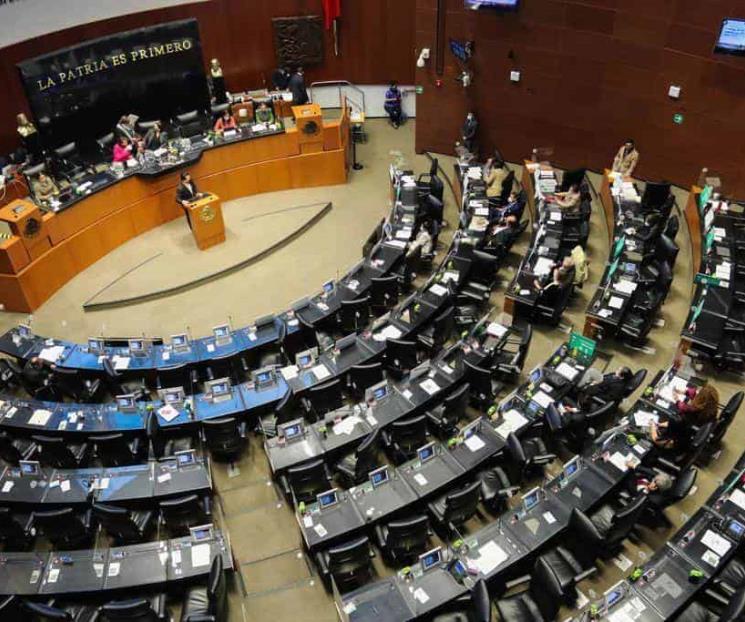 Aprueban ley para que ningún funcionario gane más que AMLO