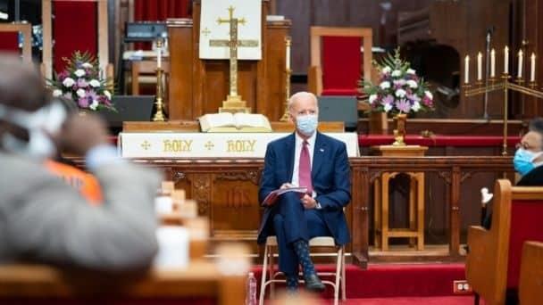 Obispos a Biden: no comulgue si apoya el aborto