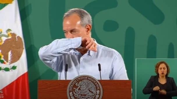 López-Gatell, con gripe, tos y sin cubrebocas en Mañanera