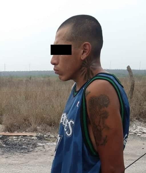 Les encontraron cuatro dosis de cristal y un envoltorio con marihuana