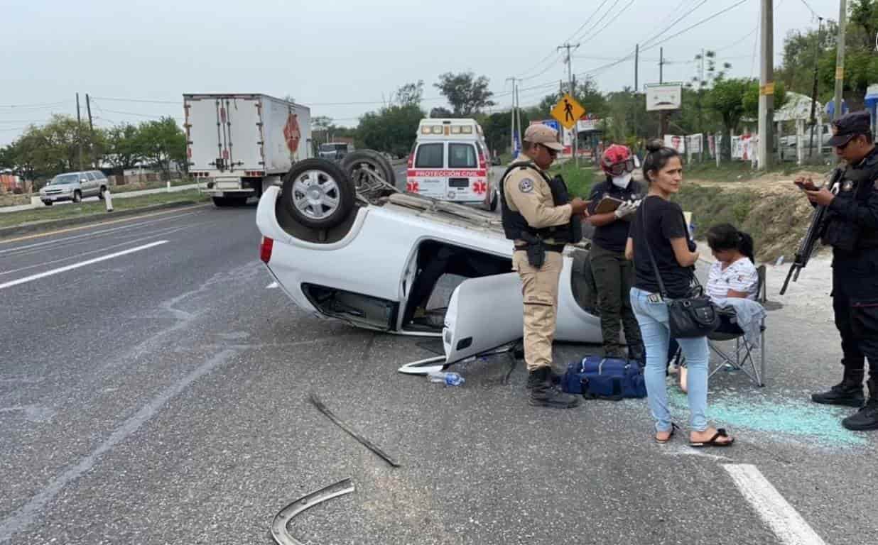 Una persona lesionada fue el saldo que dejó un choque tipo volcadura