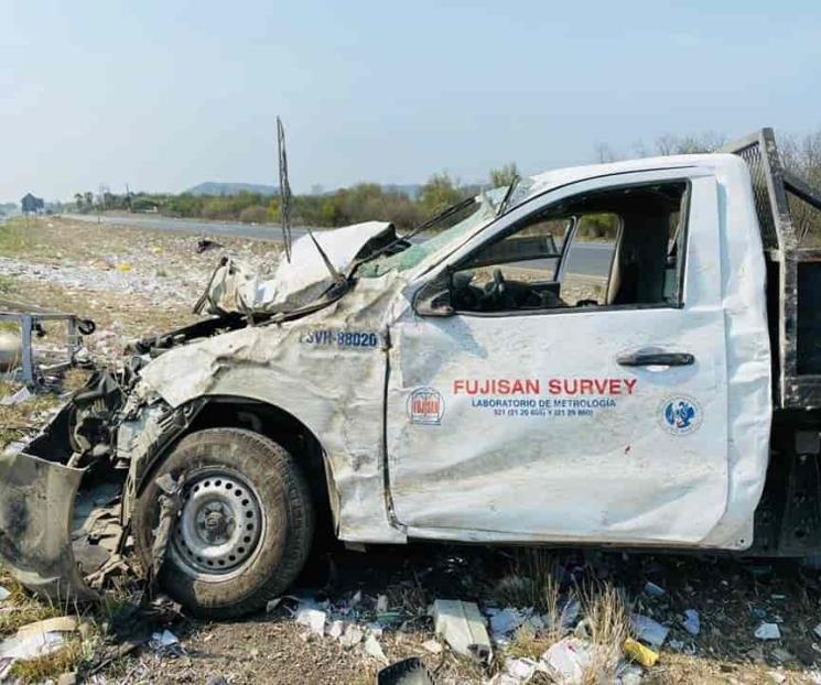 Vuelca camioneta tras choque