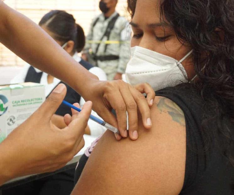 Con control de GN, fluye vacunación de maestros