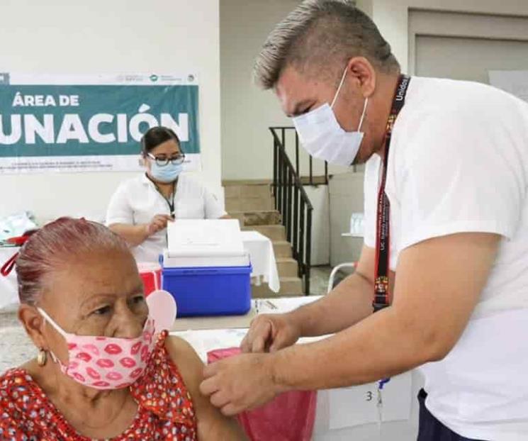 Prevén vacunar a más de 594 mil personas entre 50 y 59 años