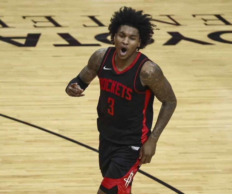 Rockets sorprenden a Bucks