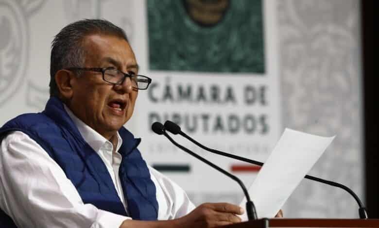 Migración emite alerta contra Benjamín Huerta