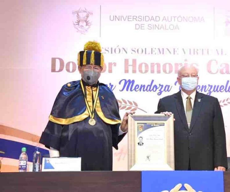 Recibe Élmer Mendoza Doctor Honoris Causa