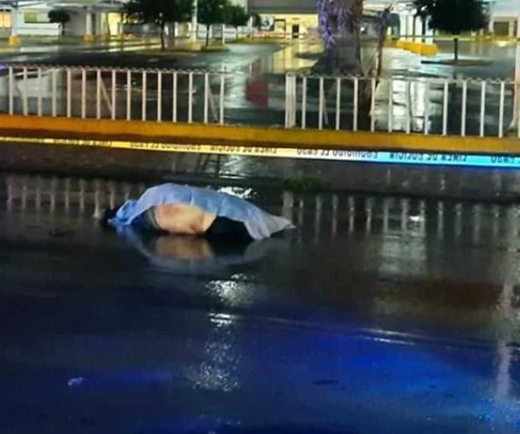 Muere hombre arrollado en Av. Lincoln