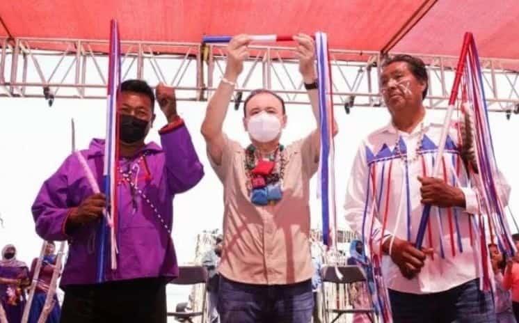Durazo recibe ritual de purificación de tribu seri