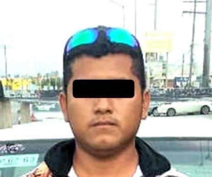Aprehenden a hombre en vehículo con reporte de robo Aprehenden a hombre en vehículo con reporte de robo