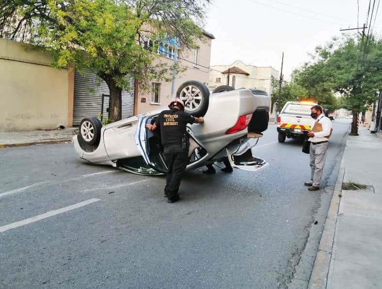 Ignora alto y ocasiona volcadura