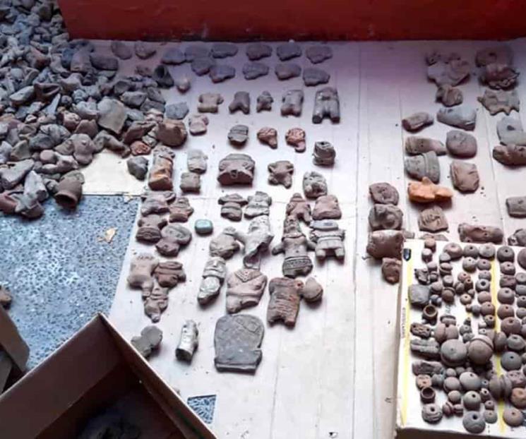 Donan a INAH colección arqueológica