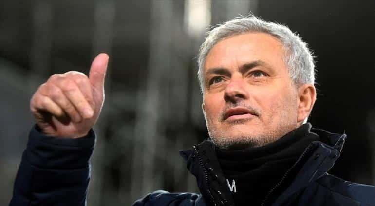 Mourinho es nuevo DT de la Roma