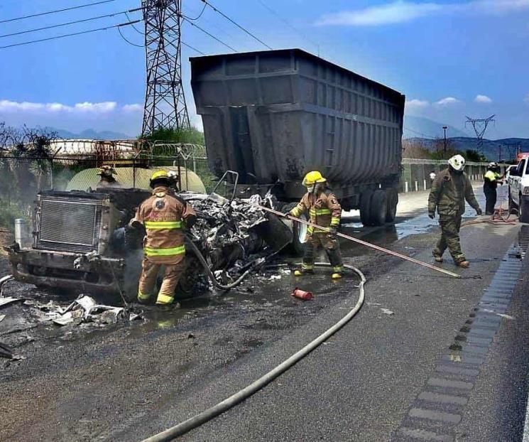 Arde tráiler en Santa Catarina