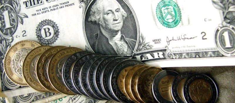 Peso mexicano cierra en su peor nivel de un mes