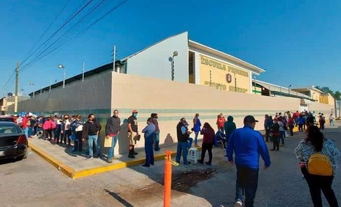 Vacuna contra Covid trae esperanza a maestros de SLP