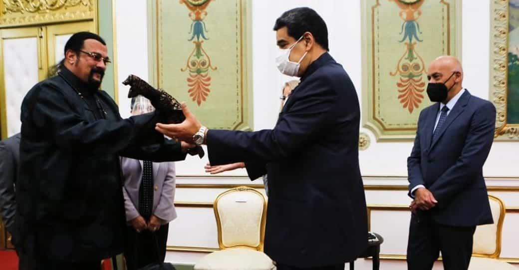 Visita Steven Seagal a Nicolás Maduro