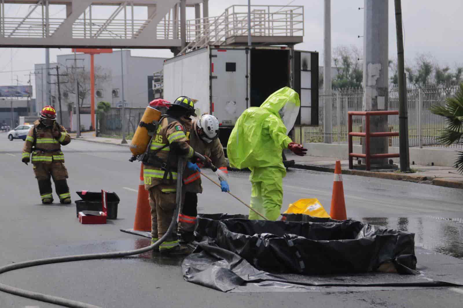 Se realizó un sorprendente operativo sobre la avenida Nogalar, derramarse de 200 litros de ácido industrial