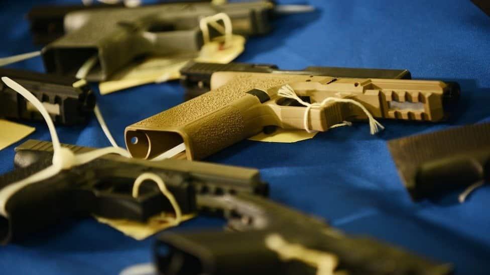 Apunta Departamento de Justicia contra armas fantasma