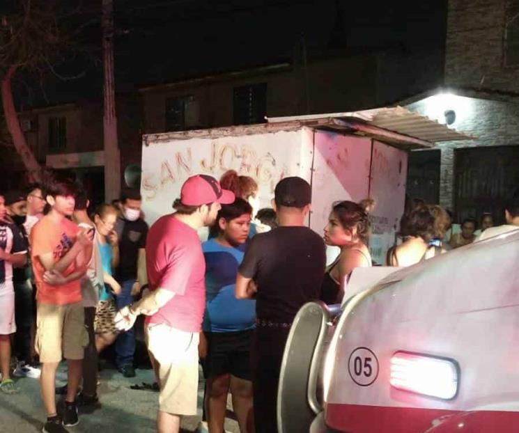 Lesiona a tres personas con su auto