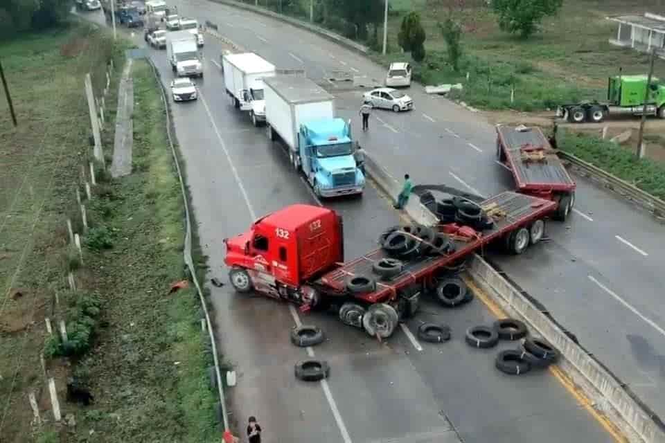 El conductor del tráiler sufrió un infarto