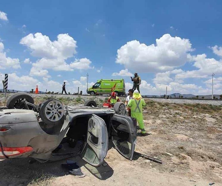 Volcadura deja 4 lesionados graves en Galeana NL