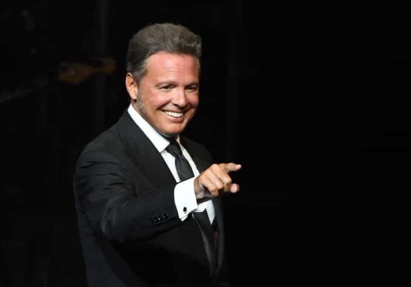 Luis Miguel rompe récord de 5 mil millones de descargas