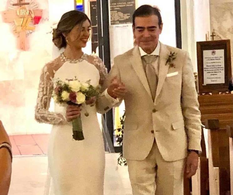 Toño Mauri entrega a su hija en el altar