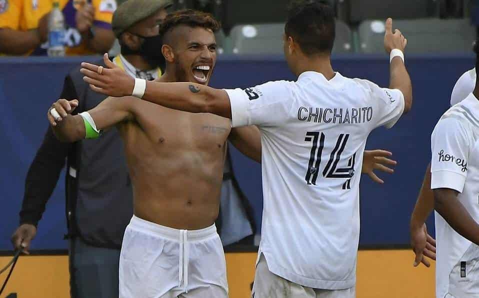 ‘Chicharito’ anota en el clásico contra LAFC