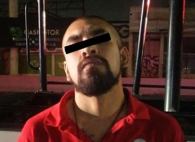 Arrestan a joven por realizar pintas en negocio