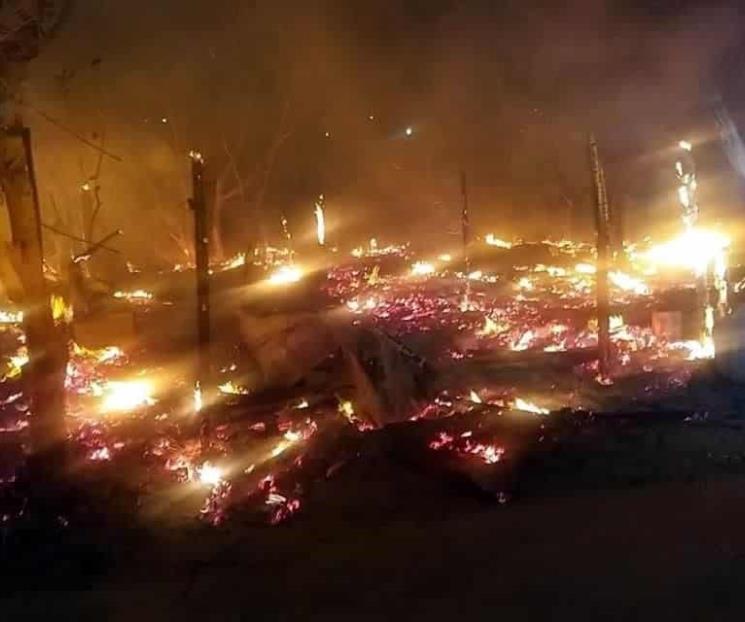 Arrasa fuego con tres tejabanes