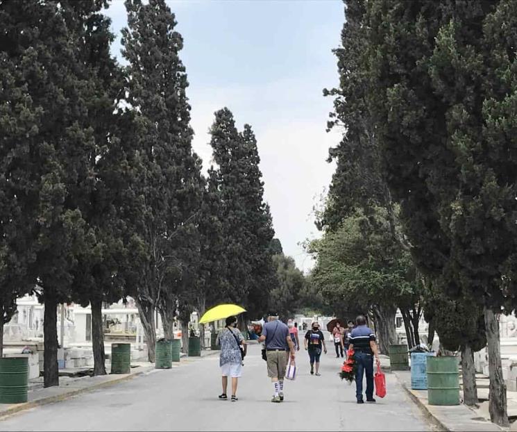 Lucen panteones “muertos” en el Día de las Madres