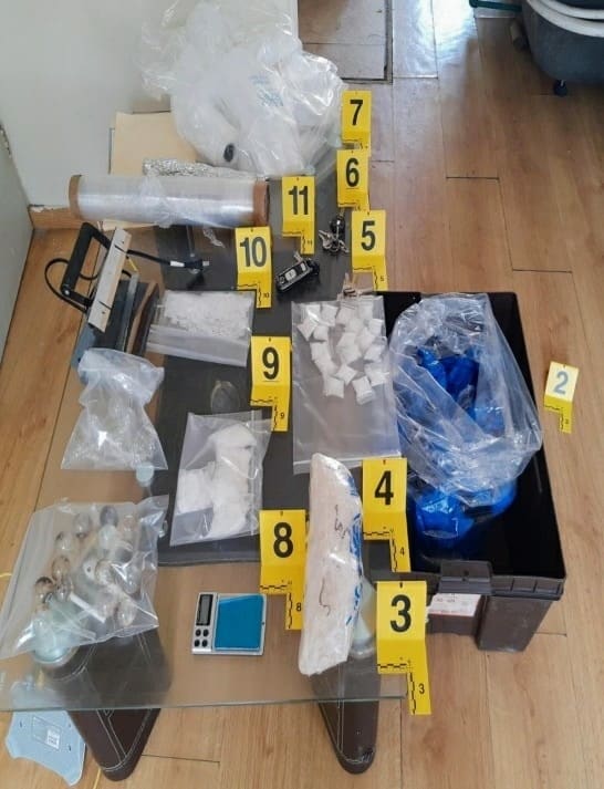 Un domicilio donde se realizaban actividades de narcomenudeo, fue cateado