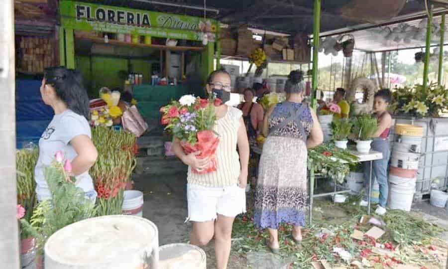 Piden celebrar con responsabilidad Día de las Madres