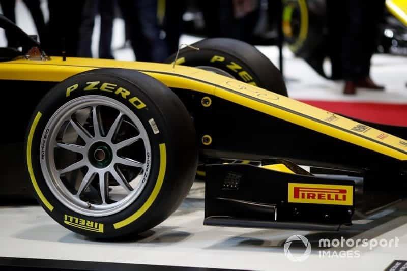 No probará Checo los Pirelli en RB para la F1 del 2022