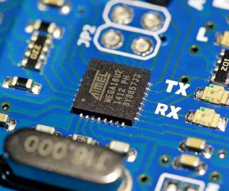 Escasez de semiconductores afecta producción de vehículos