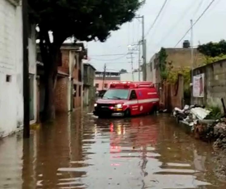 Lluvias provocan inundaciones en viviendas de Atizapán