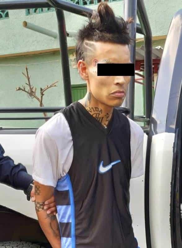 Detienen a joven por amenazar a vecinos con cuchillo