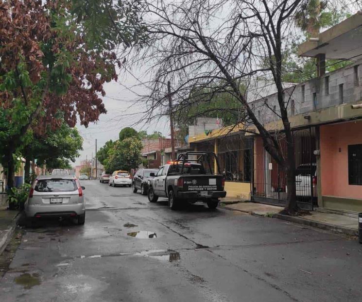 Da hombre puñetazo a su bebita
