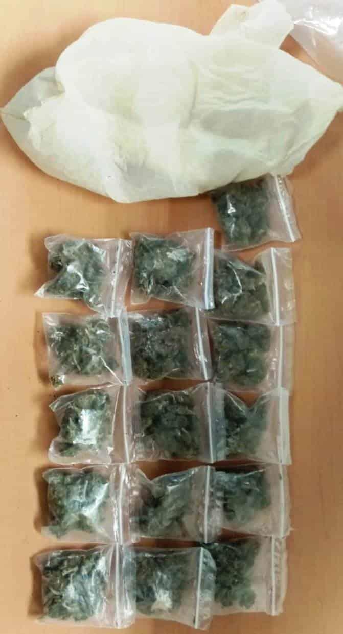 Sorprenden a dos hombres con droga