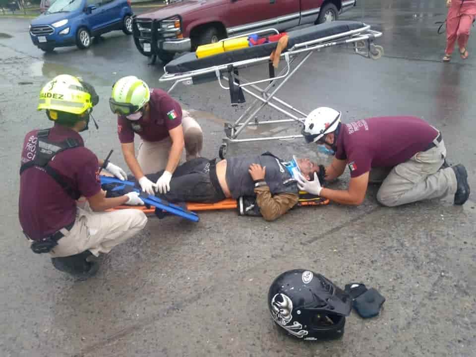 Terminó con lesiones de consideración al estrellarse en un costado de una camioneta