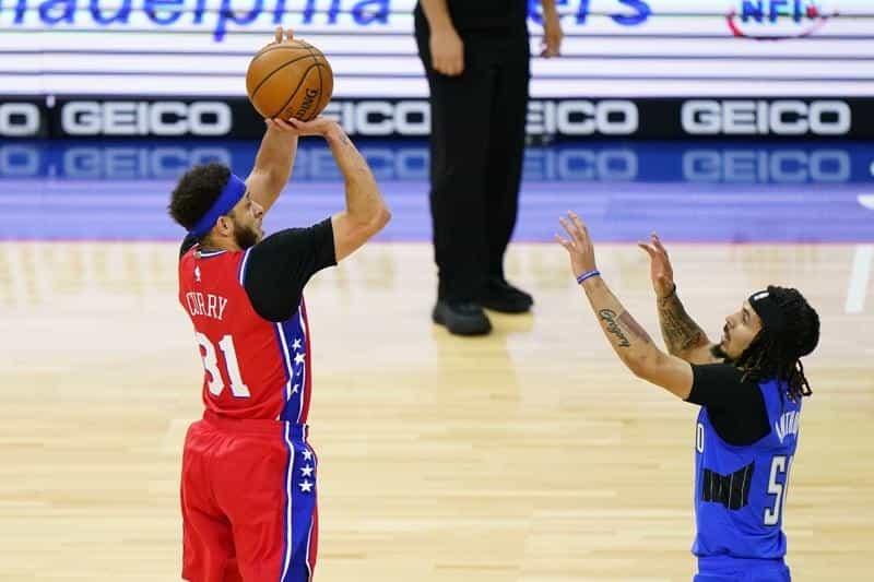 Asegura 76ers  la cima