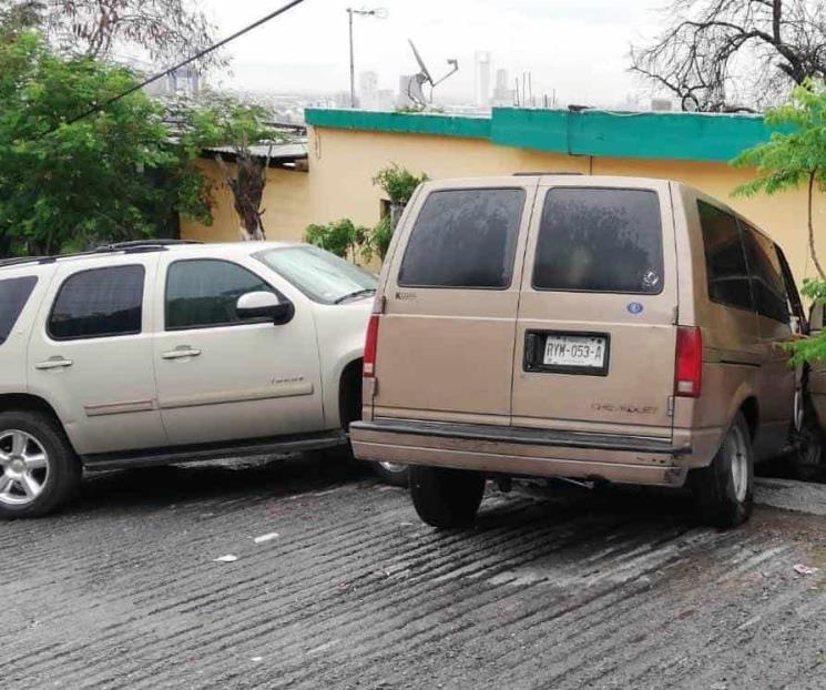 Chocan camionetas en Col. Independencia Chocan camionetas en Col. Independencia