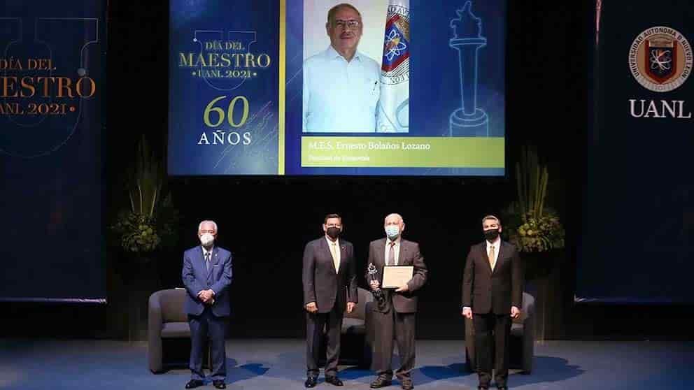 Reconoce UANL trayectoria de maestros Reconoce UANL trayectoria de maestros